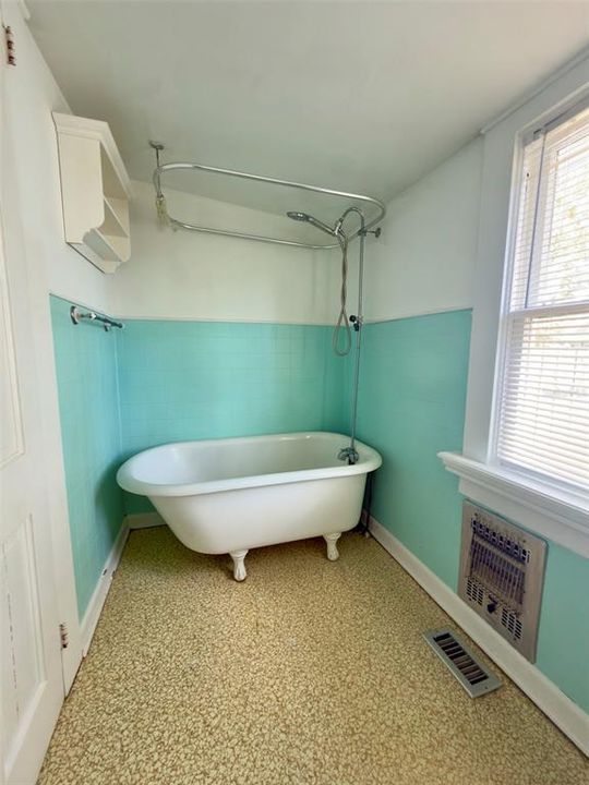 For Sale: $275,000 (3 beds, 2 baths, 1738 Square Feet)