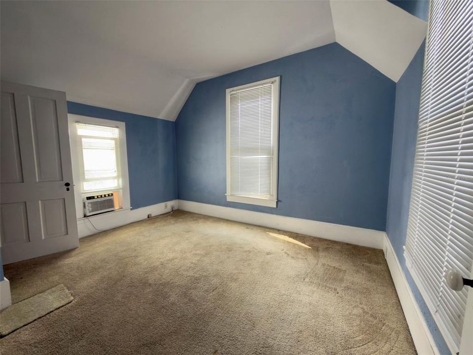 For Sale: $275,000 (3 beds, 2 baths, 1738 Square Feet)
