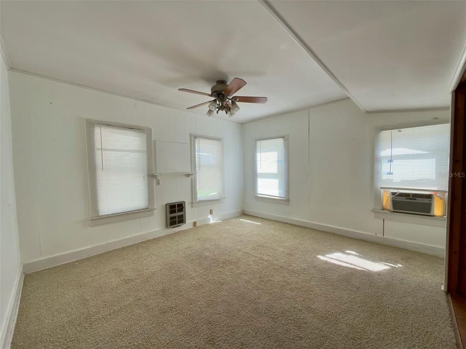 For Sale: $275,000 (3 beds, 2 baths, 1738 Square Feet)