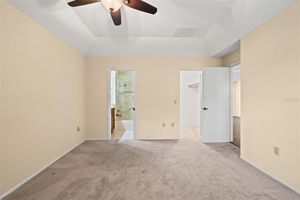 For Sale: $229,700 (2 beds, 2 baths, 1369 Square Feet)