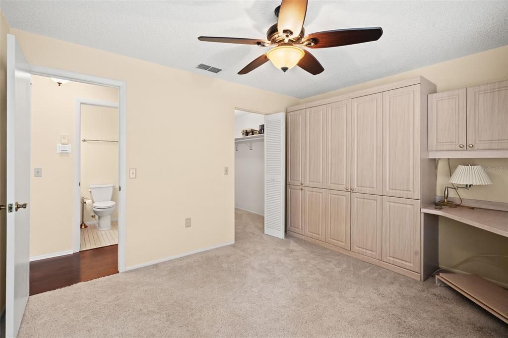 For Sale: $229,700 (2 beds, 2 baths, 1369 Square Feet)
