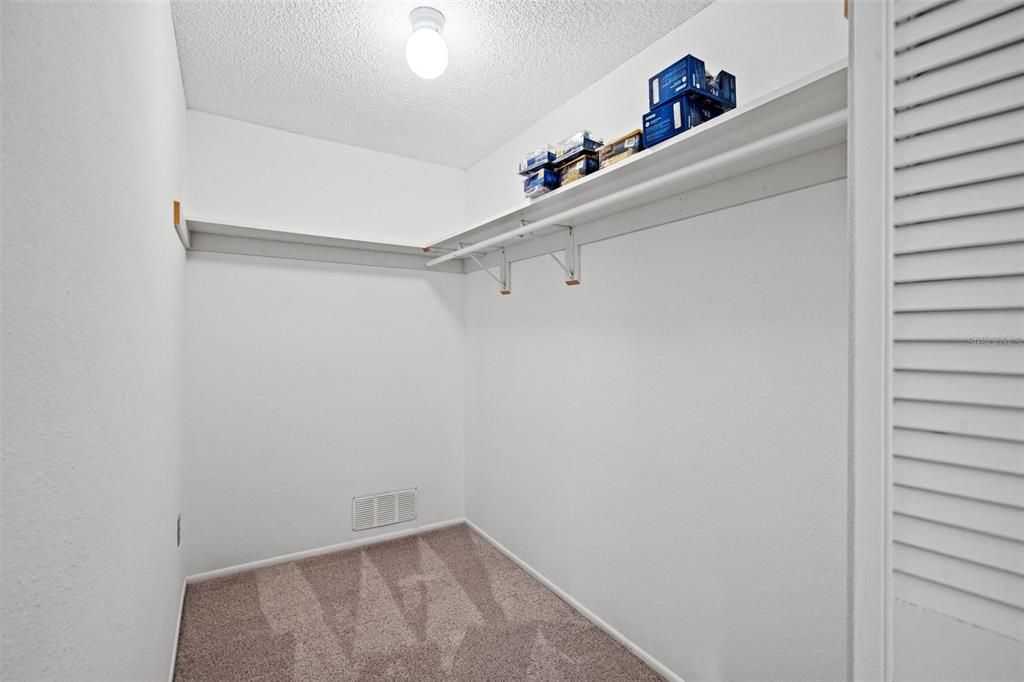 For Sale: $229,700 (2 beds, 2 baths, 1369 Square Feet)