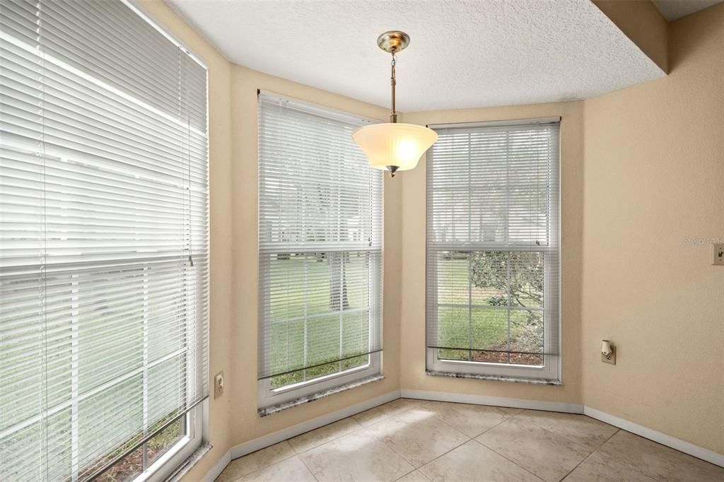 For Sale: $229,700 (2 beds, 2 baths, 1369 Square Feet)