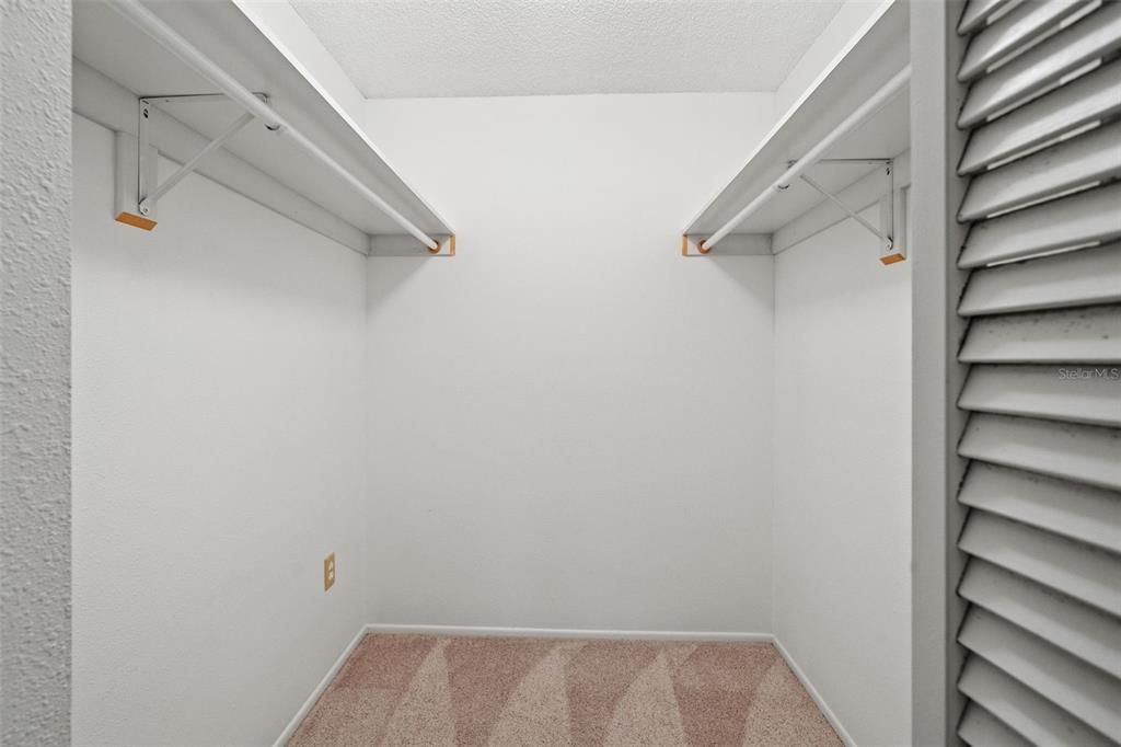 For Sale: $229,700 (2 beds, 2 baths, 1369 Square Feet)