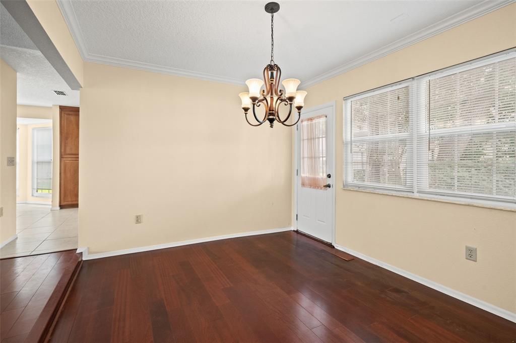 For Sale: $229,700 (2 beds, 2 baths, 1369 Square Feet)