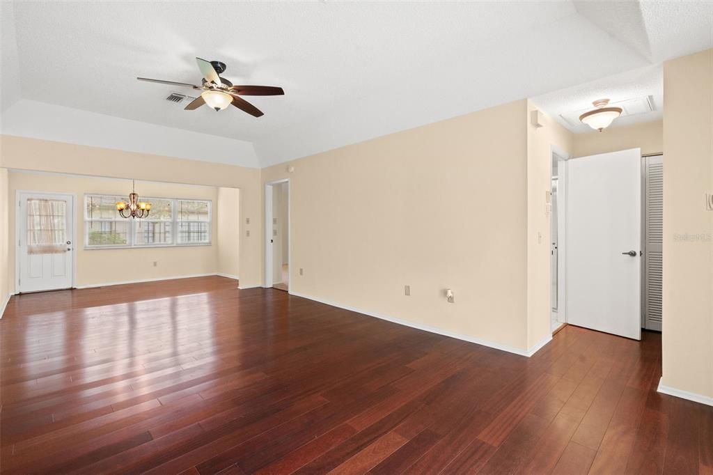 For Sale: $229,700 (2 beds, 2 baths, 1369 Square Feet)
