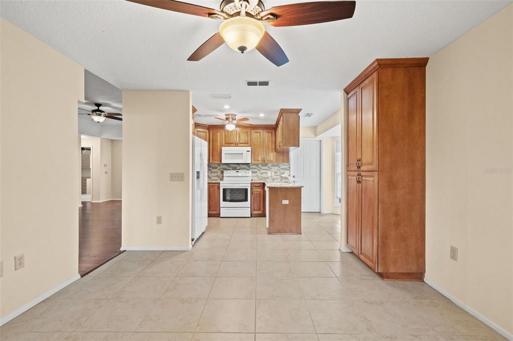 For Sale: $229,700 (2 beds, 2 baths, 1369 Square Feet)
