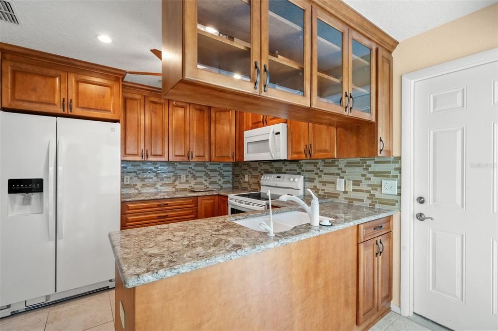 For Sale: $229,700 (2 beds, 2 baths, 1369 Square Feet)