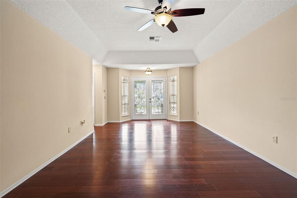 For Sale: $229,700 (2 beds, 2 baths, 1369 Square Feet)