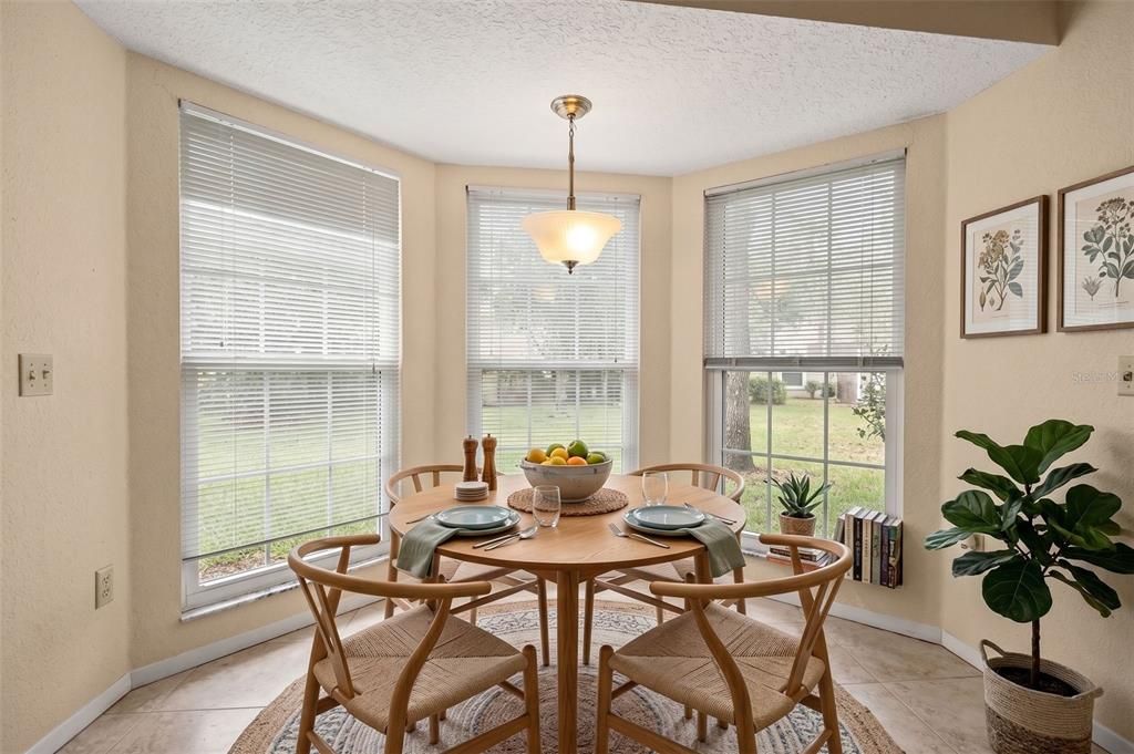 For Sale: $229,700 (2 beds, 2 baths, 1369 Square Feet)