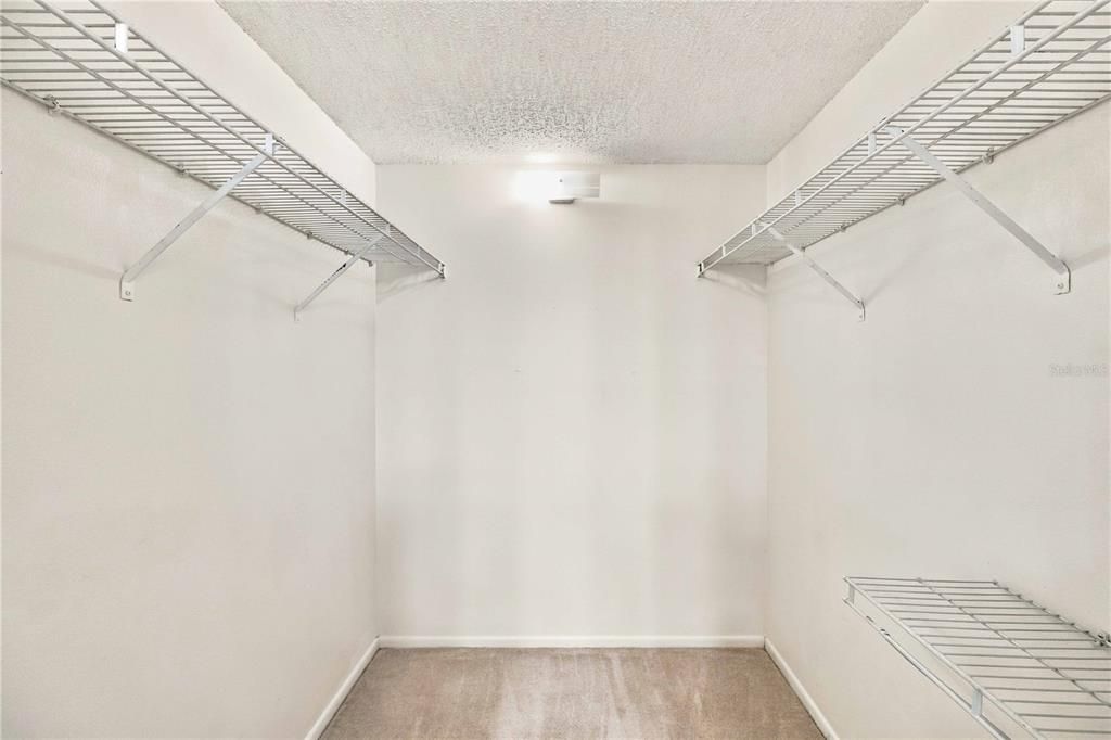 For Sale: $165,000 (2 beds, 2 baths, 941 Square Feet)