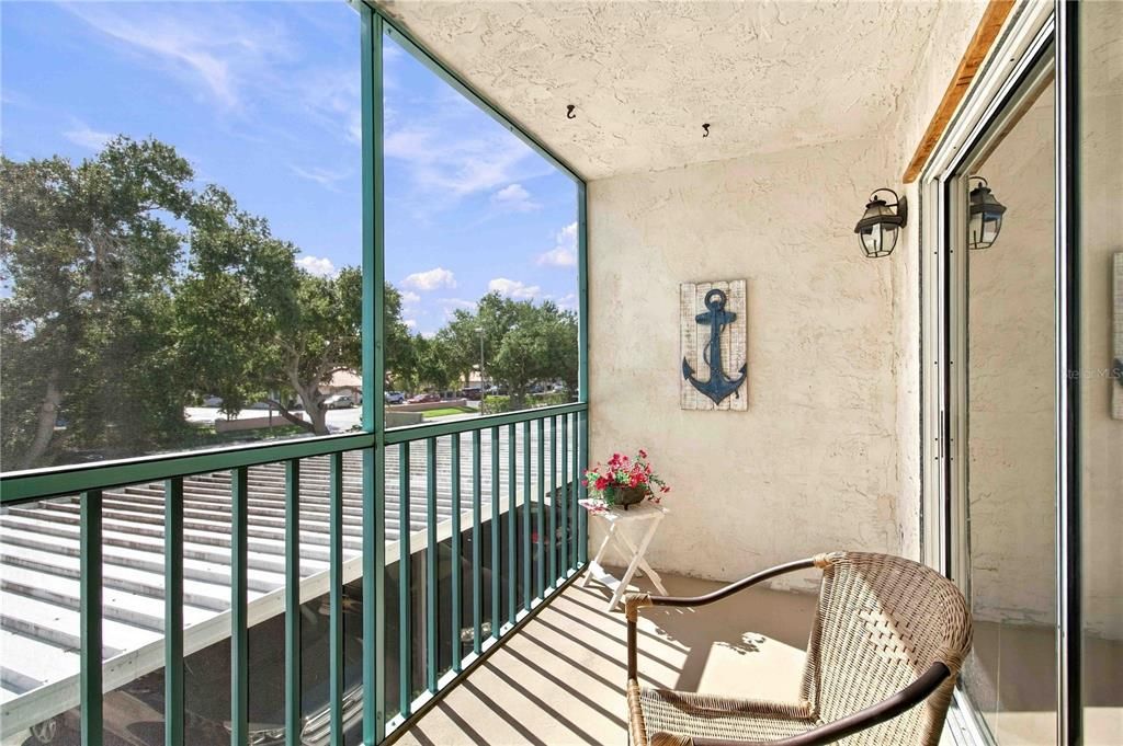 For Sale: $165,000 (2 beds, 2 baths, 941 Square Feet)