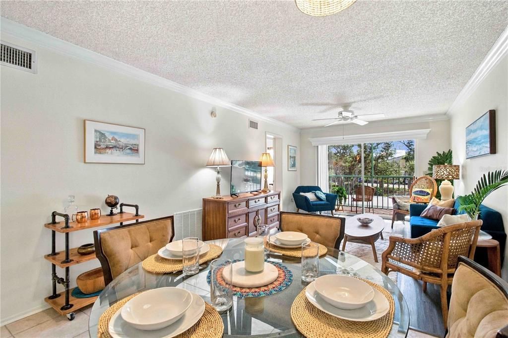 For Sale: $165,000 (2 beds, 2 baths, 941 Square Feet)