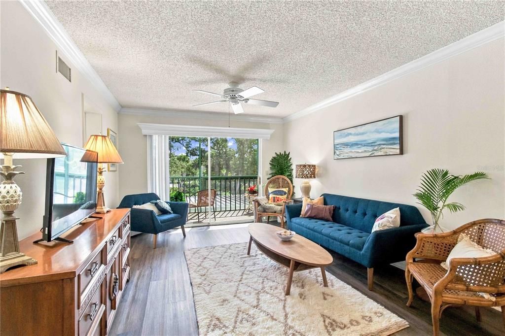 For Sale: $165,000 (2 beds, 2 baths, 941 Square Feet)