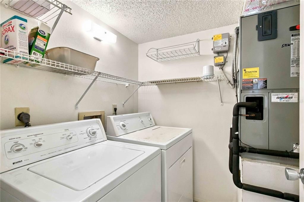 For Sale: $165,000 (2 beds, 2 baths, 941 Square Feet)