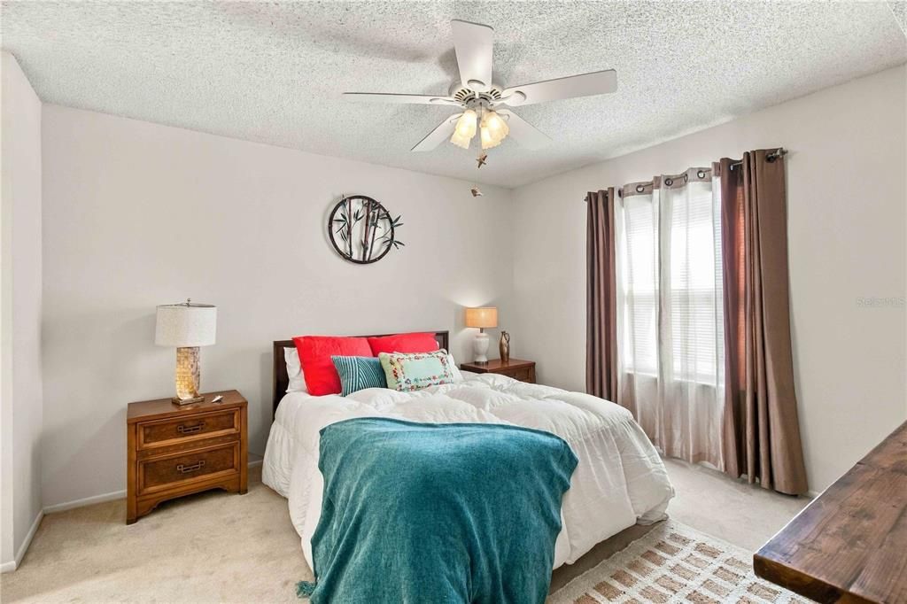 For Sale: $165,000 (2 beds, 2 baths, 941 Square Feet)