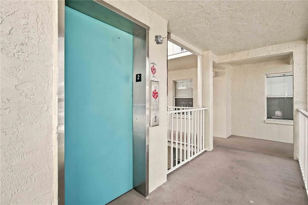 For Sale: $165,000 (2 beds, 2 baths, 941 Square Feet)