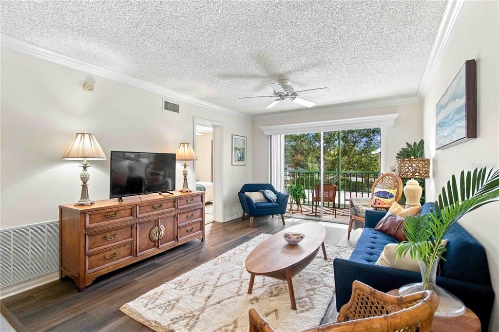 For Sale: $165,000 (2 beds, 2 baths, 941 Square Feet)