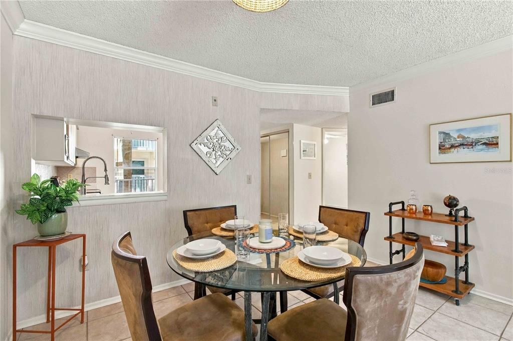 For Sale: $165,000 (2 beds, 2 baths, 941 Square Feet)