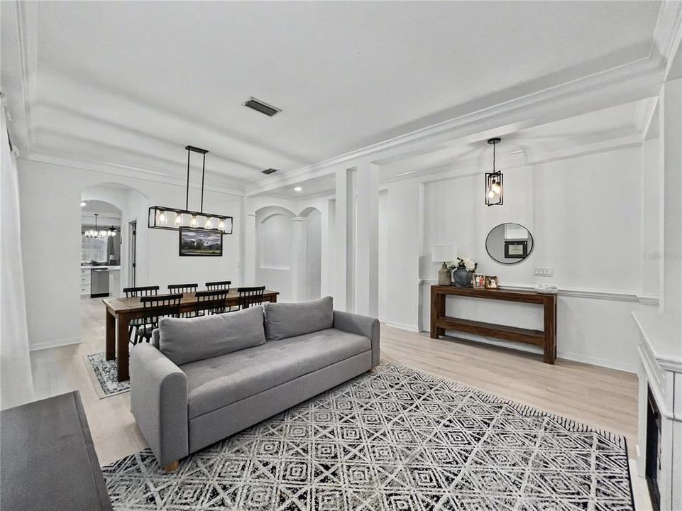 En Venta: $639,500 (4 camas, 2 baños, 2460 Pies cuadrados)