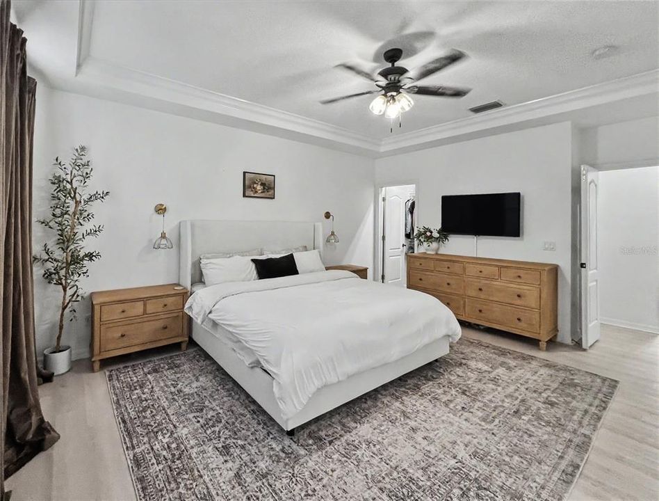 En Venta: $639,500 (4 camas, 2 baños, 2460 Pies cuadrados)