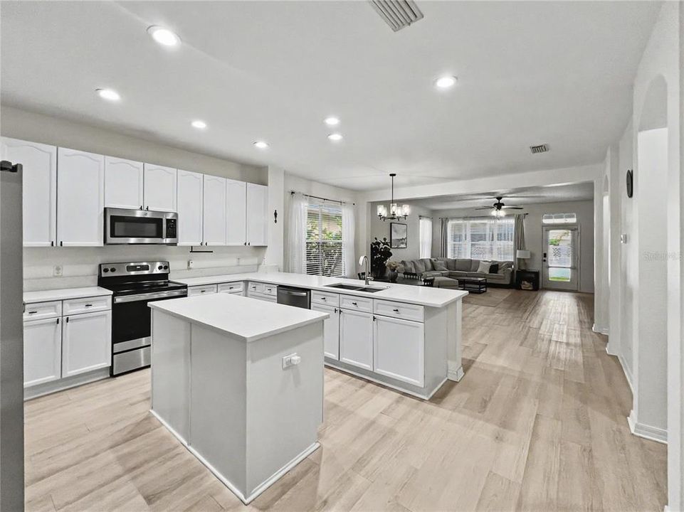 En Venta: $639,500 (4 camas, 2 baños, 2460 Pies cuadrados)