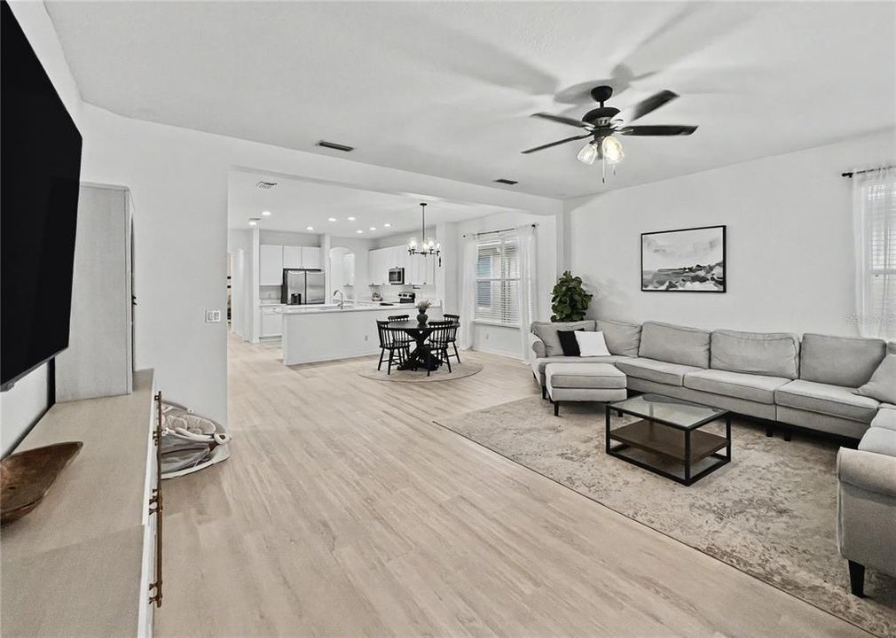 En Venta: $639,500 (4 camas, 2 baños, 2460 Pies cuadrados)