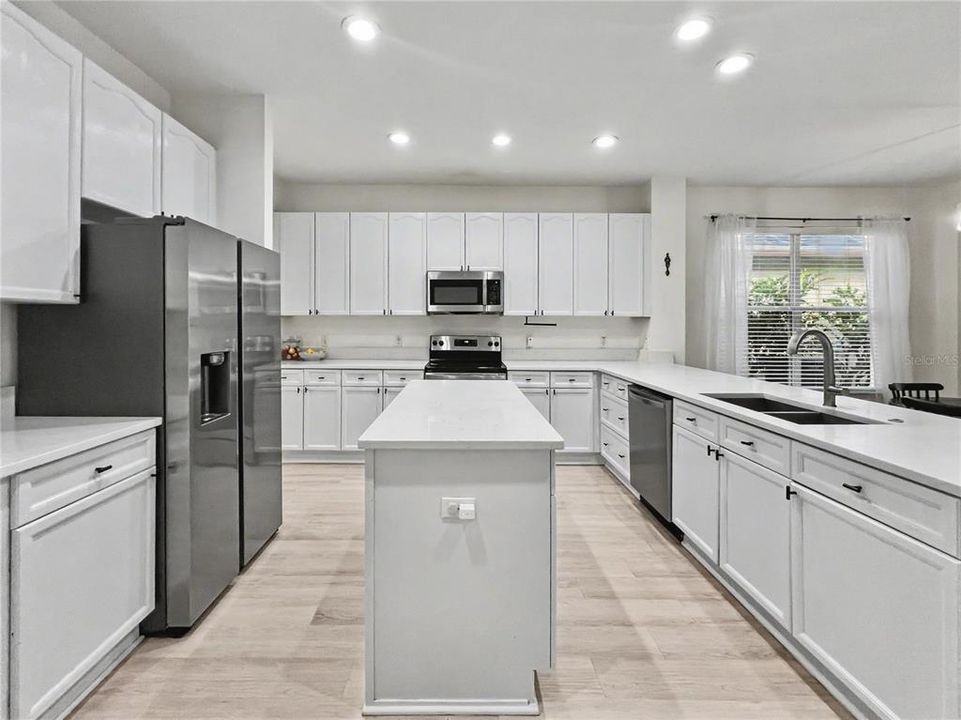 En Venta: $639,500 (4 camas, 2 baños, 2460 Pies cuadrados)
