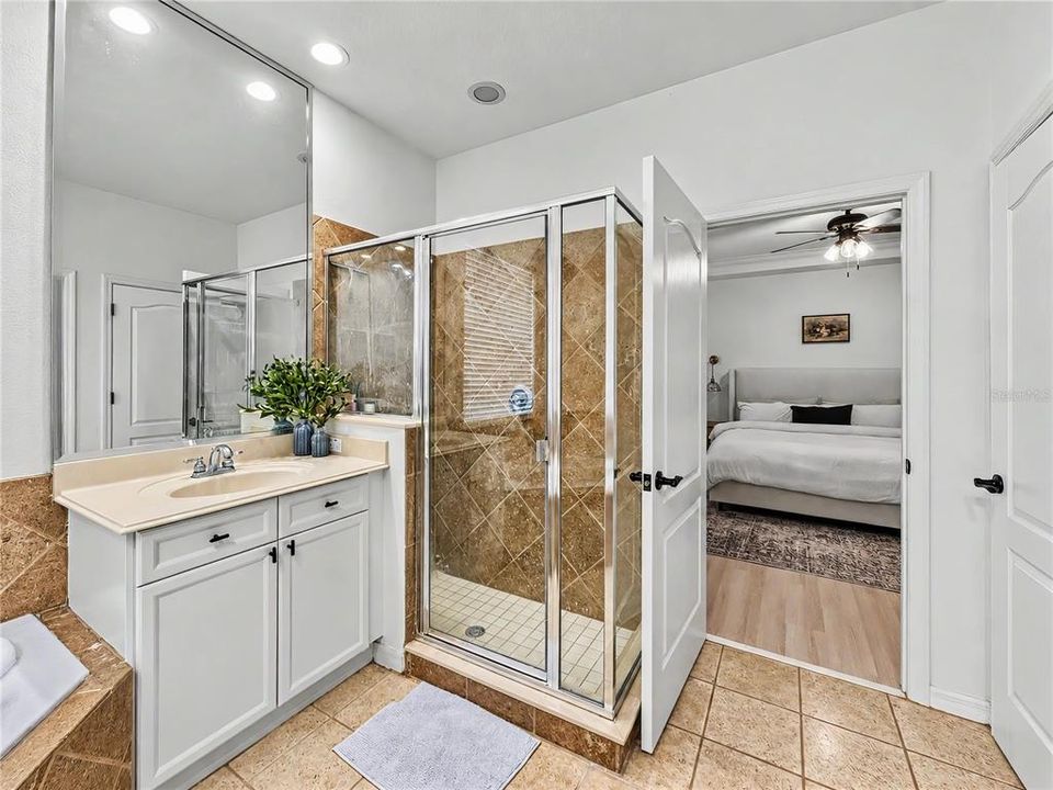 En Venta: $639,500 (4 camas, 2 baños, 2460 Pies cuadrados)