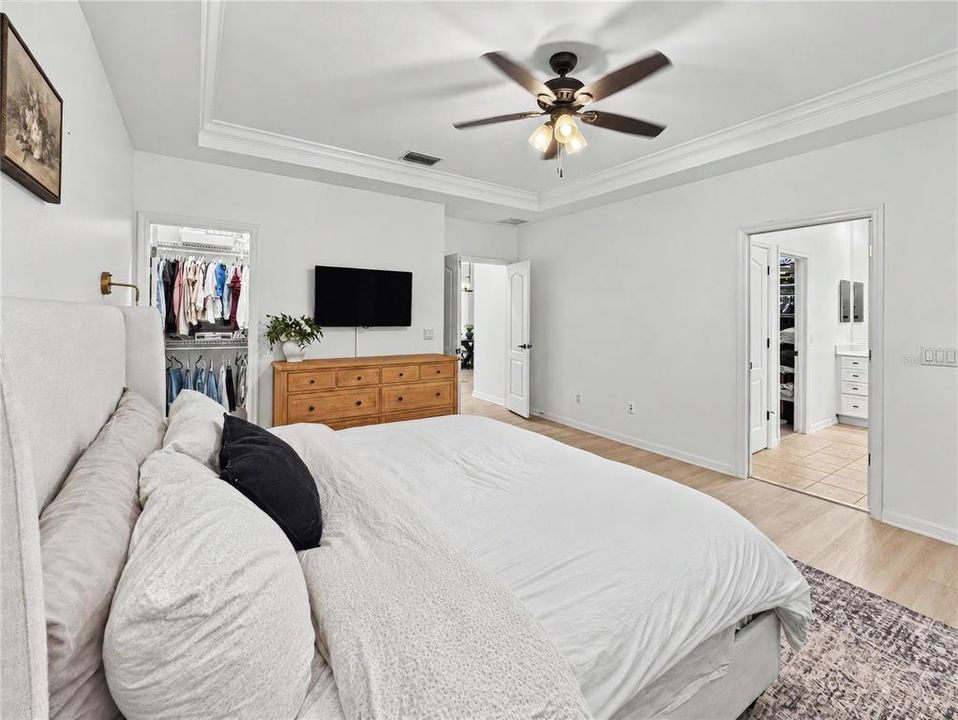 En Venta: $639,500 (4 camas, 2 baños, 2460 Pies cuadrados)