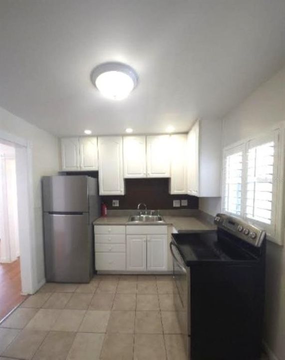 For Rent: $1,999 (2 beds, 1 baths, 1404 Square Feet)