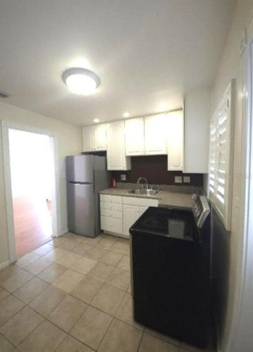 For Rent: $1,999 (2 beds, 1 baths, 1404 Square Feet)