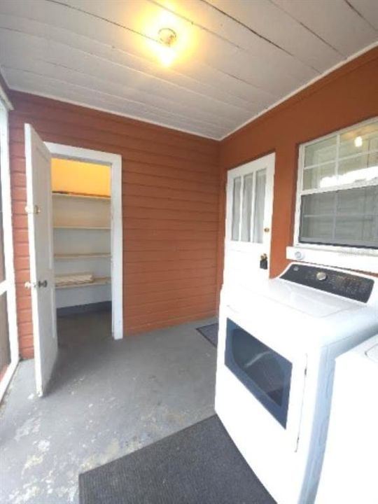 For Rent: $1,999 (2 beds, 1 baths, 1404 Square Feet)