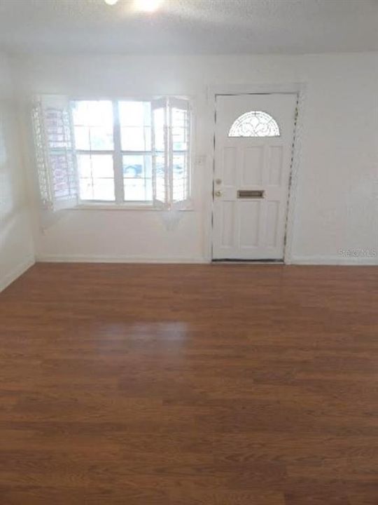 For Rent: $1,999 (2 beds, 1 baths, 1404 Square Feet)