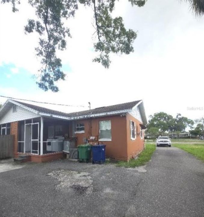For Rent: $1,999 (2 beds, 1 baths, 1404 Square Feet)