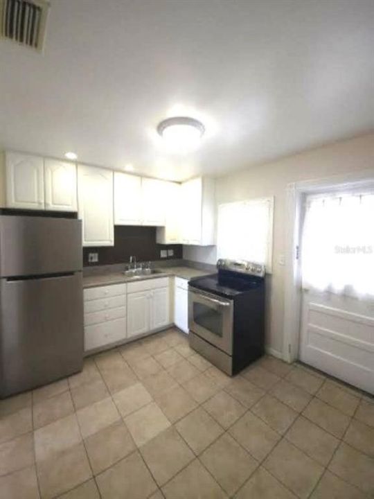 For Rent: $1,999 (2 beds, 1 baths, 1404 Square Feet)
