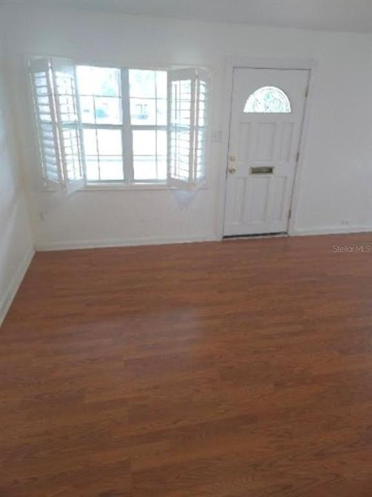 For Rent: $1,999 (2 beds, 1 baths, 1404 Square Feet)