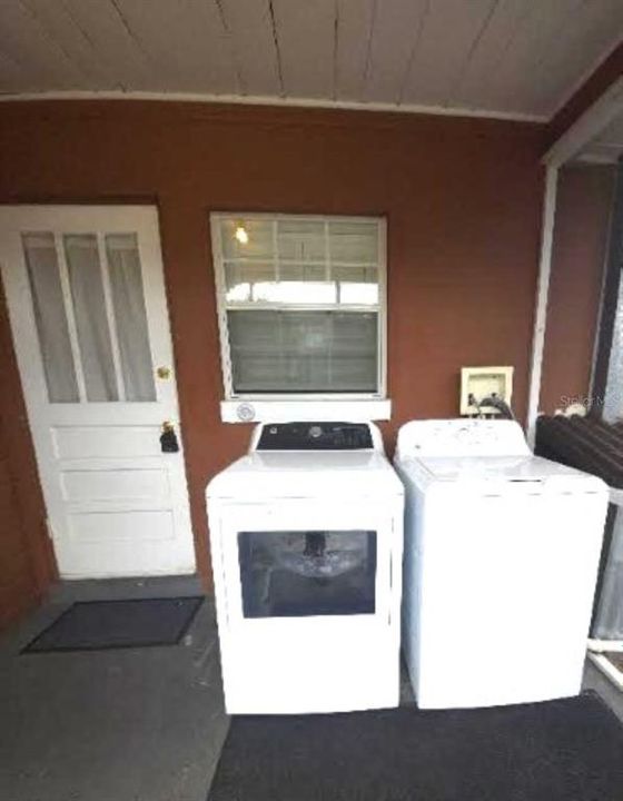 For Rent: $1,999 (2 beds, 1 baths, 1404 Square Feet)