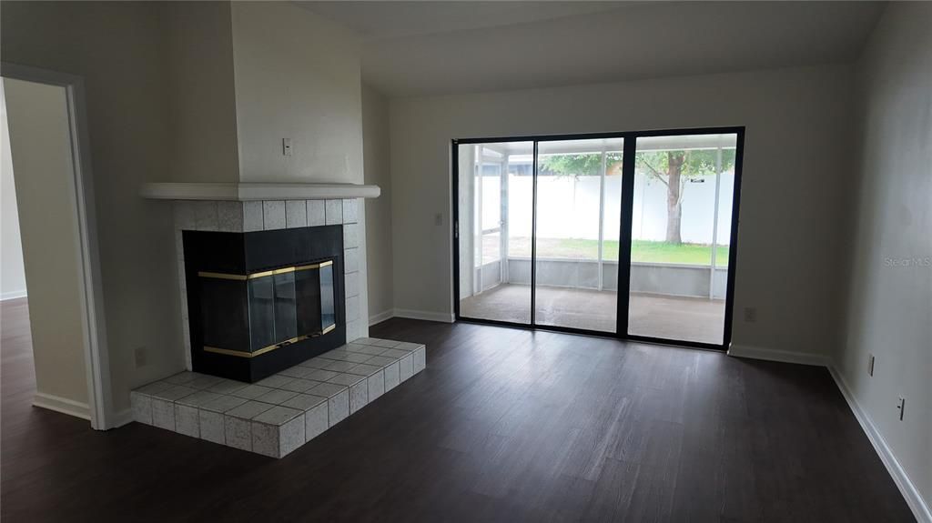 En Venta: $425,000 (3 camas, 2 baños, 1635 Pies cuadrados)