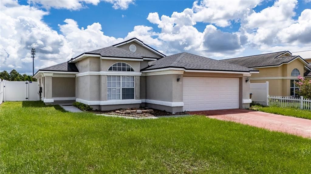 For Sale: $378,000 (3 beds, 2 baths, 1563 Square Feet)