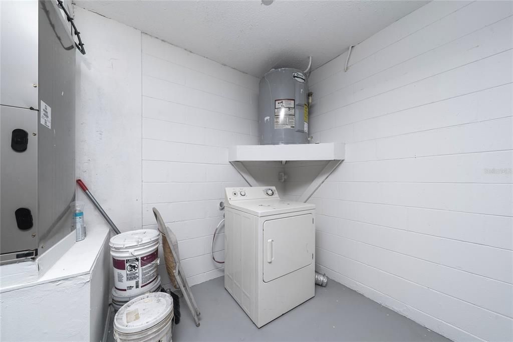 For Sale: $378,000 (3 beds, 2 baths, 1563 Square Feet)