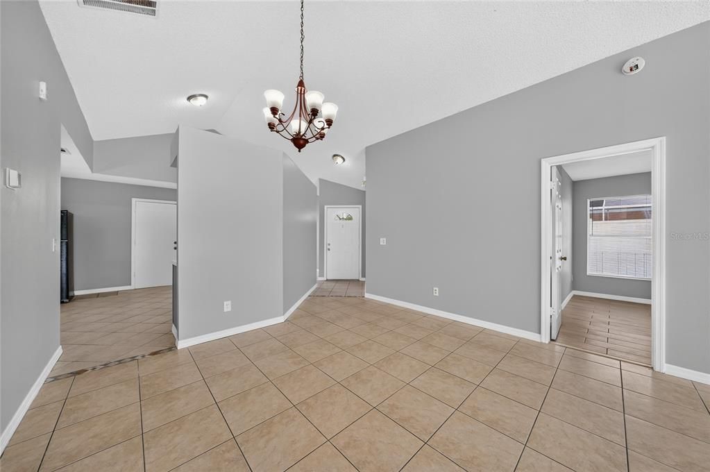 For Sale: $378,000 (3 beds, 2 baths, 1563 Square Feet)