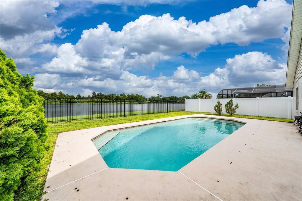 For Sale: $378,000 (3 beds, 2 baths, 1563 Square Feet)