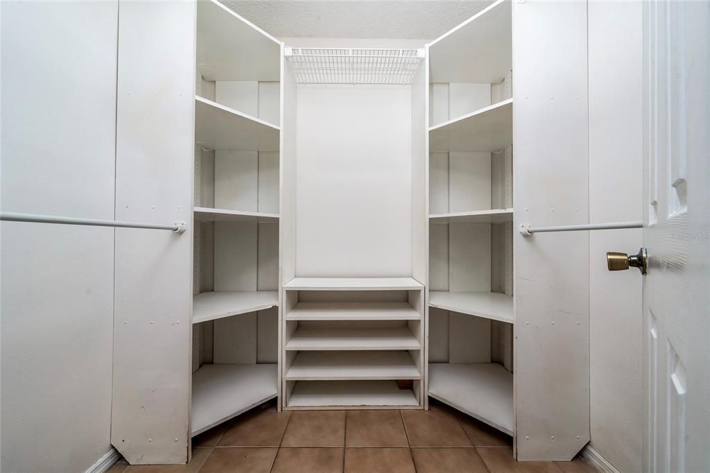 For Sale: $378,000 (3 beds, 2 baths, 1563 Square Feet)