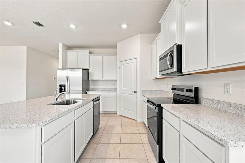 For Rent: $2,300 (4 beds, 2 baths, 2031 Square Feet)