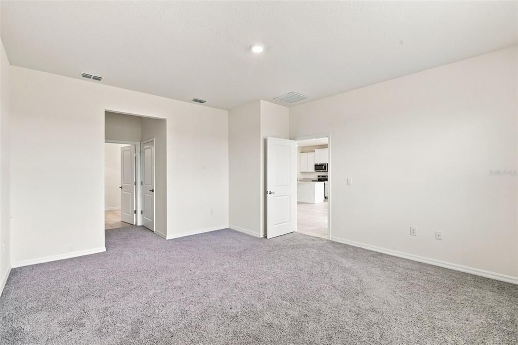 For Rent: $2,300 (4 beds, 2 baths, 2031 Square Feet)