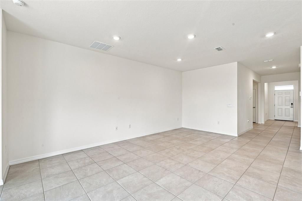 For Rent: $2,300 (4 beds, 2 baths, 2031 Square Feet)