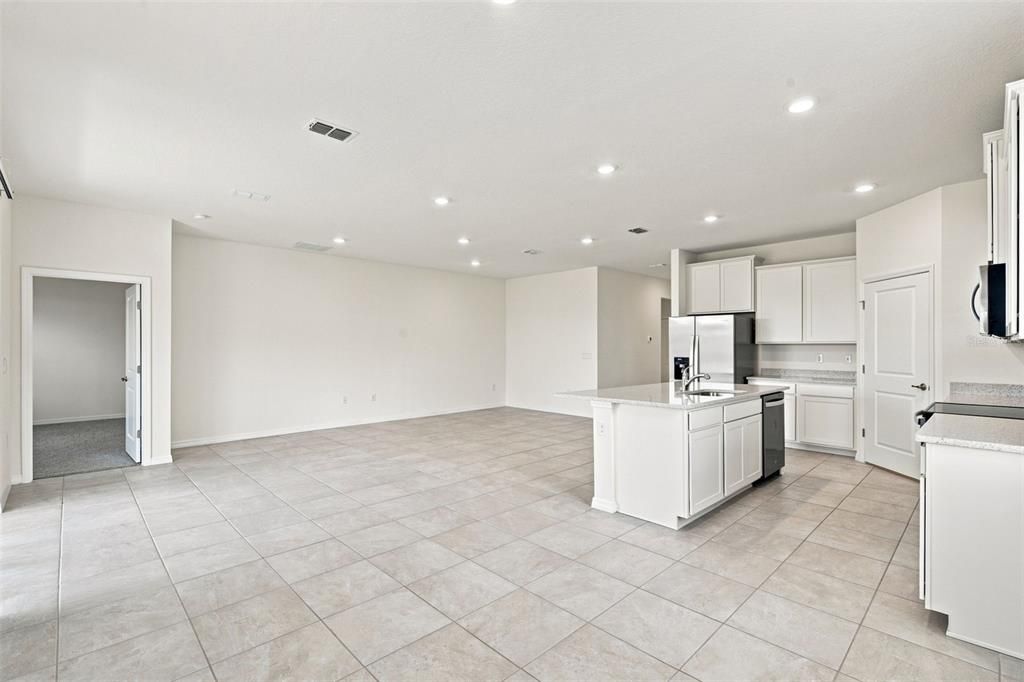 For Rent: $2,300 (4 beds, 2 baths, 2031 Square Feet)