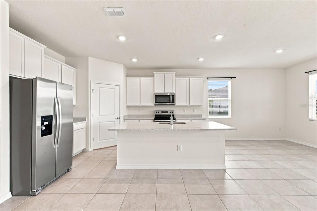 For Rent: $2,300 (4 beds, 2 baths, 2031 Square Feet)