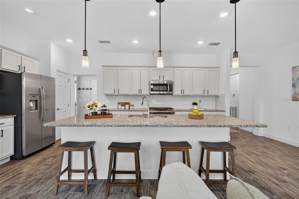 For Sale: $325,000 (3 beds, 2 baths, 1644 Square Feet)